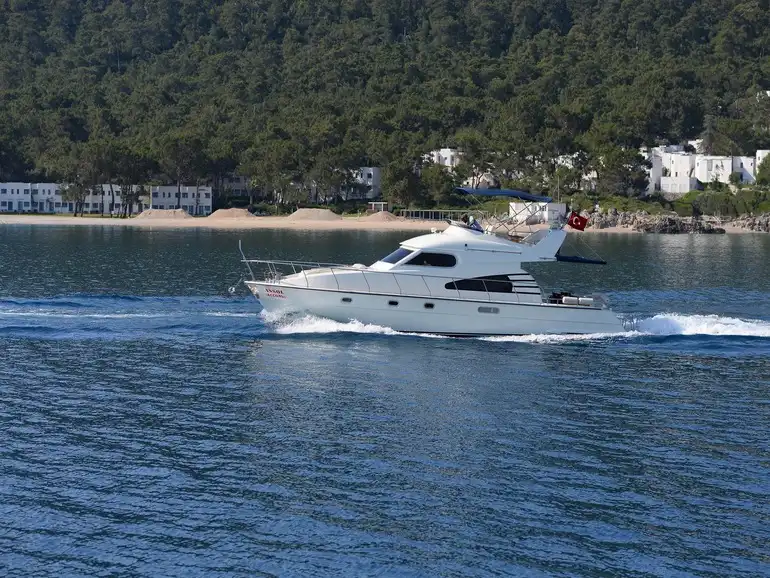 YACHT ASSOL